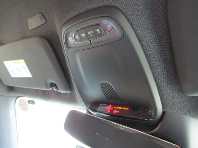 ボルボ ＸＣ４０ Ｔ４ ＡＷＤ インスクリプション ４ＷＤ R1年 (四国) 99