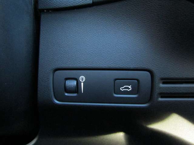 ボルボ ＸＣ４０ Ｔ４ ＡＷＤ インスクリプション ４ＷＤ R1年 (四国) 99