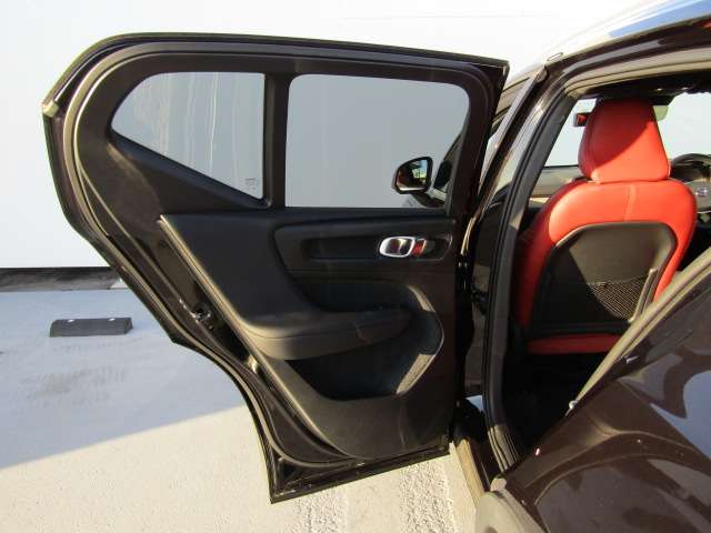 ボルボ ＸＣ４０ Ｔ４ ＡＷＤ インスクリプション ４ＷＤ R1年 (四国) 99