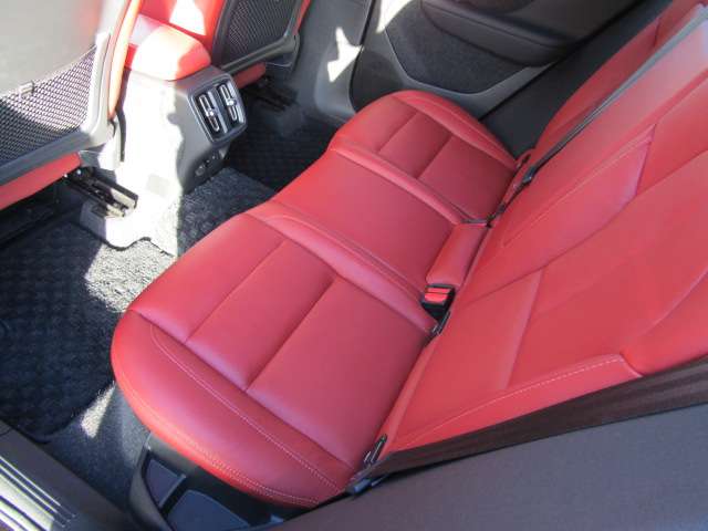 ボルボ ＸＣ４０ Ｔ４ ＡＷＤ インスクリプション ４ＷＤ R1年 (四国) 99