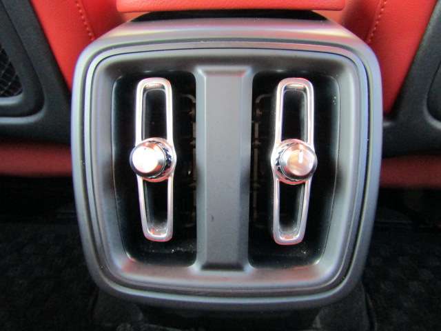 ボルボ ＸＣ４０ Ｔ４ ＡＷＤ インスクリプション ４ＷＤ R1年 (四国) 99