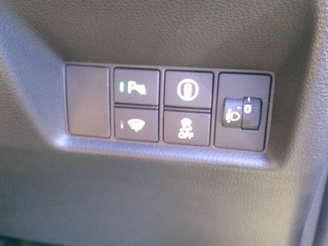 ホンダ フィット　ハイブリッド １．５ Ｅ：ＨＥＶ リュクス R3年 (東北) 99