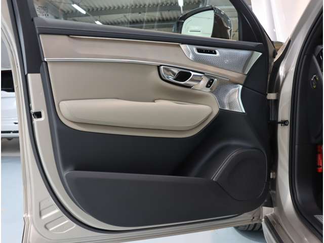 ボルボ ＸＣ９０ ウルトラ Ｔ８ ＡＷＤ プラグイン ハイブリッド ４ＷＤ R7年 (近畿) 99