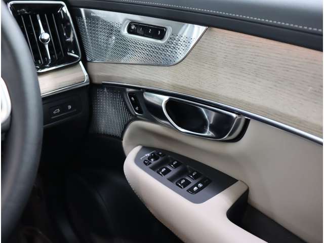 ボルボ ＸＣ９０ ウルトラ Ｔ８ ＡＷＤ プラグイン ハイブリッド ４ＷＤ R7年 (近畿) 99