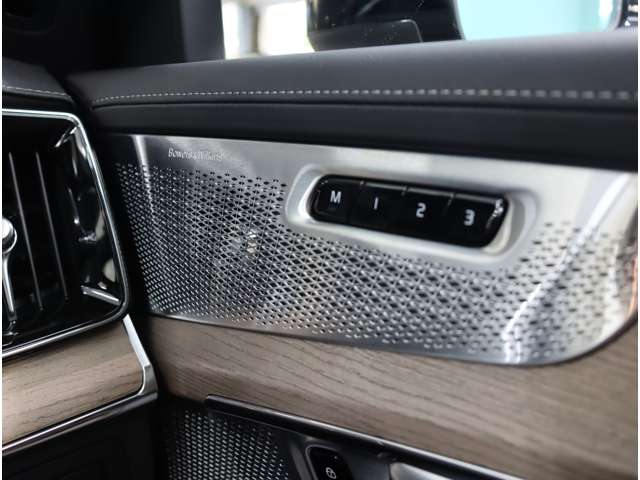 ボルボ ＸＣ９０ ウルトラ Ｔ８ ＡＷＤ プラグイン ハイブリッド ４ＷＤ R7年 (近畿) 99