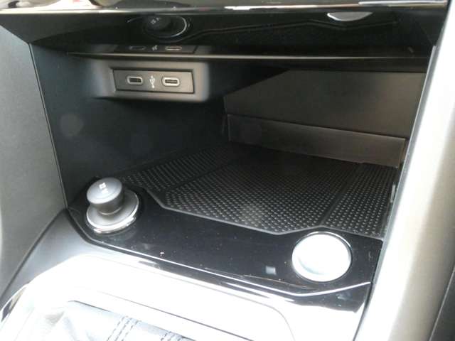 フォルクスワーゲン Ｔ－ＲＯＣ ＴＳＩ スタイル デザイン パッケージ R3年 (関東) 99