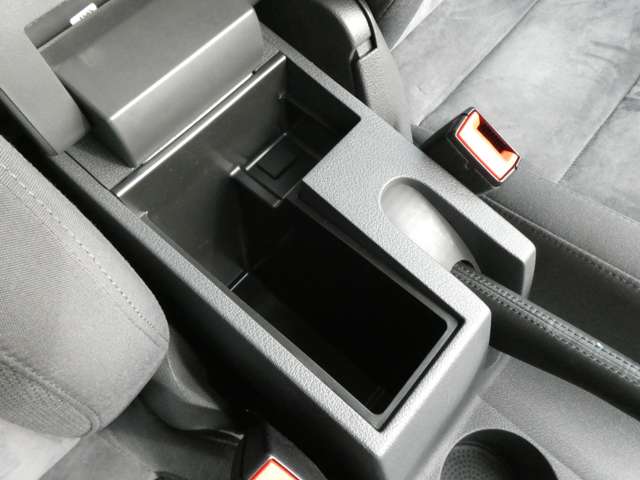 フォルクスワーゲン ゴルフトゥーラン ＴＳＩ　ハイライン H26年 (関東) 99