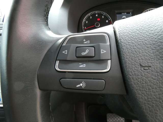 フォルクスワーゲン ゴルフトゥーラン ＴＳＩ　ハイライン H26年 (関東) 99