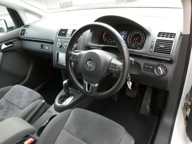 フォルクスワーゲン ゴルフトゥーラン ＴＳＩ　ハイライン H26年 (関東) 99