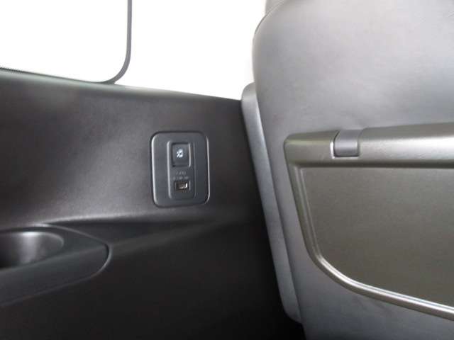 日産 セレナ １．２ Ｅ－ＰＯＷＥＲ ハイウェイスター Ｖ R1年 (九州・沖縄) 99