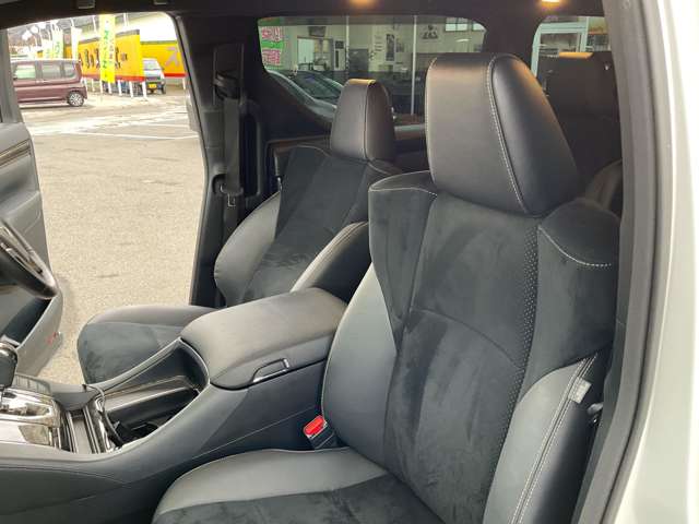 トヨタ アルファード　ハイブリッド ハイブリッド ２．５ Ｓ タイプゴールドＩＩＩ Ｅ－ＦＯＵＲ ４ＷＤ R4年 (東北) 99