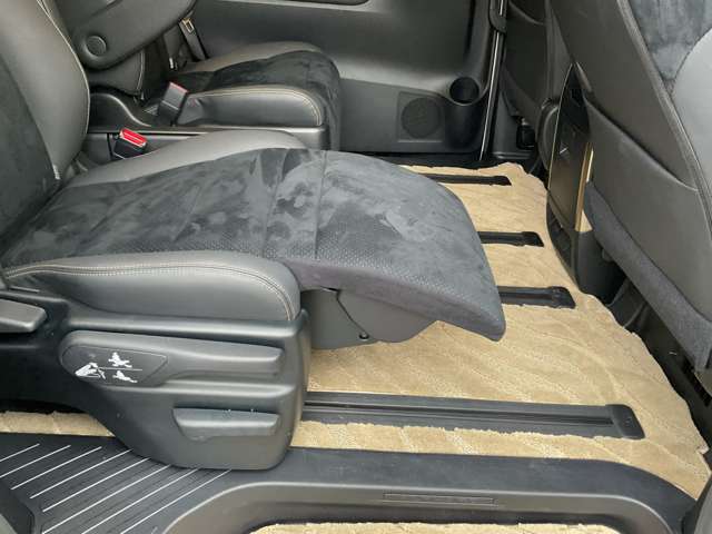 トヨタ アルファード　ハイブリッド ハイブリッド ２．５ Ｓ タイプゴールドＩＩＩ Ｅ－ＦＯＵＲ ４ＷＤ R4年 (東北) 99