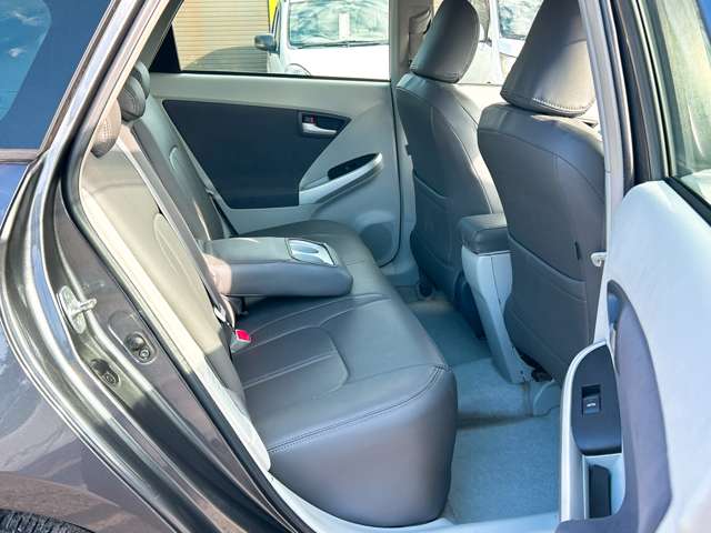 トヨタ プリウス １．８ Ｓ ＬＥＤエディション H23年 (九州・沖縄) 99