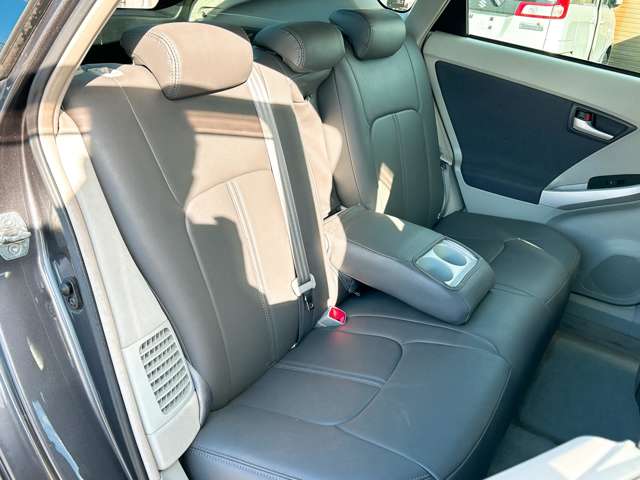 トヨタ プリウス １．８ Ｓ ＬＥＤエディション H23年 (九州・沖縄) 99