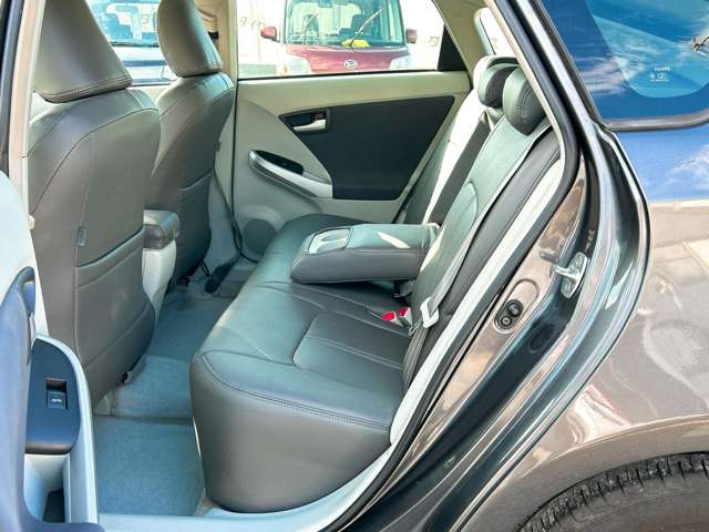 トヨタ プリウス １．８ Ｓ ＬＥＤエディション H23年 (九州・沖縄) 99