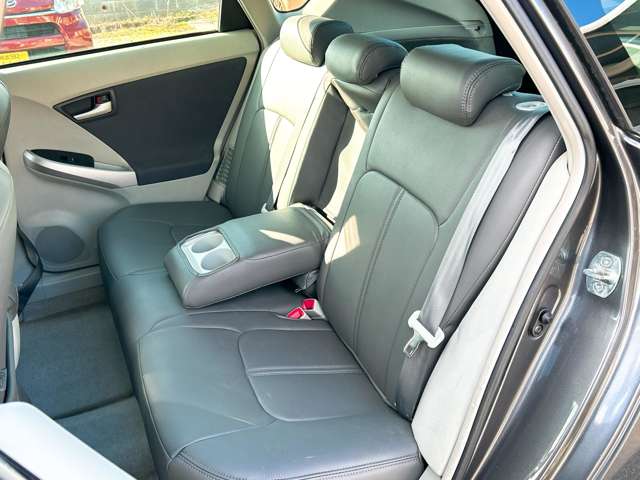 トヨタ プリウス １．８ Ｓ ＬＥＤエディション H23年 (九州・沖縄) 99