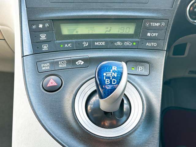トヨタ プリウス １．８ Ｓ ＬＥＤエディション H23年 (九州・沖縄) 99