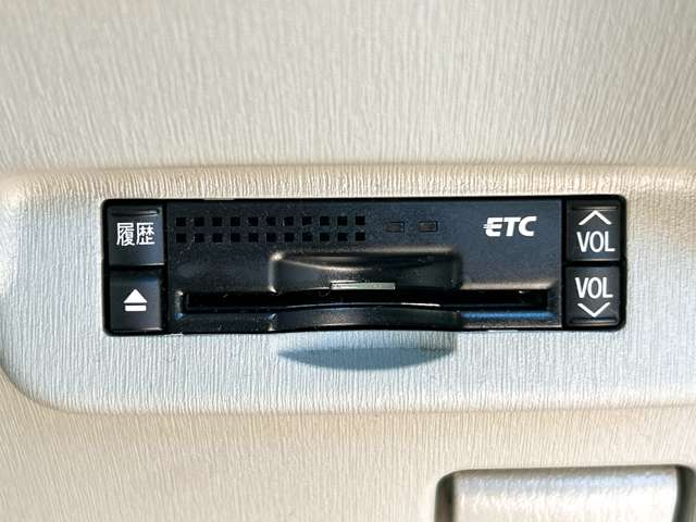 トヨタ プリウス １．８ Ｓ ＬＥＤエディション H23年 (九州・沖縄) 99