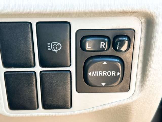 トヨタ プリウス １．８ Ｓ ＬＥＤエディション H23年 (九州・沖縄) 99