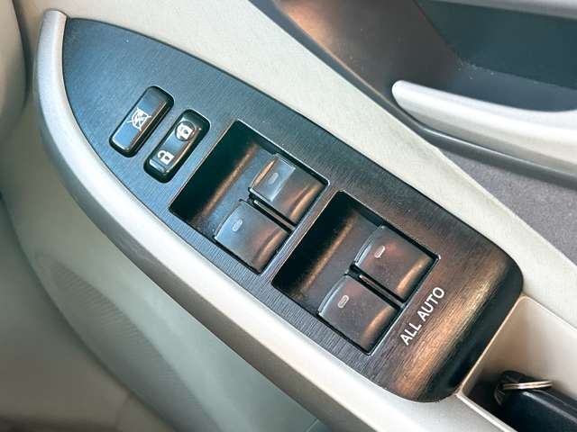 トヨタ プリウス １．８ Ｓ ＬＥＤエディション H23年 (九州・沖縄) 99