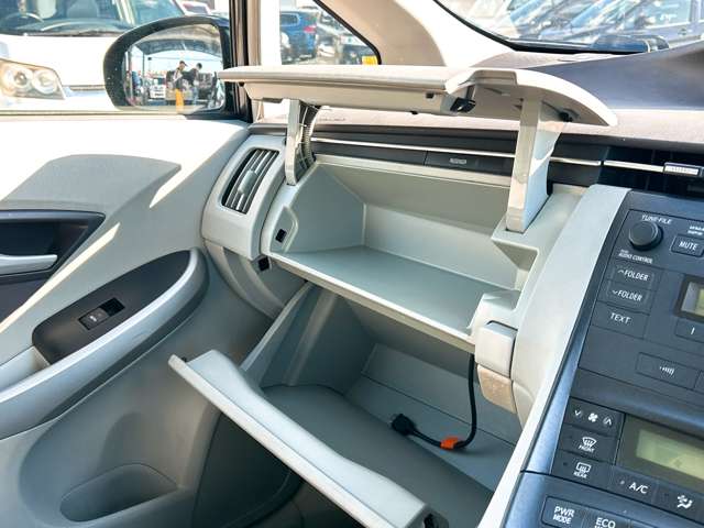 トヨタ プリウス １．８ Ｓ ＬＥＤエディション H23年 (九州・沖縄) 99