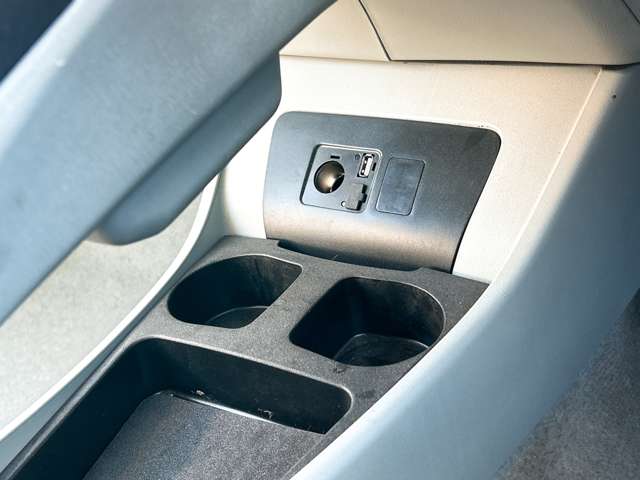 トヨタ プリウス １．８ Ｓ ＬＥＤエディション H23年 (九州・沖縄) 99