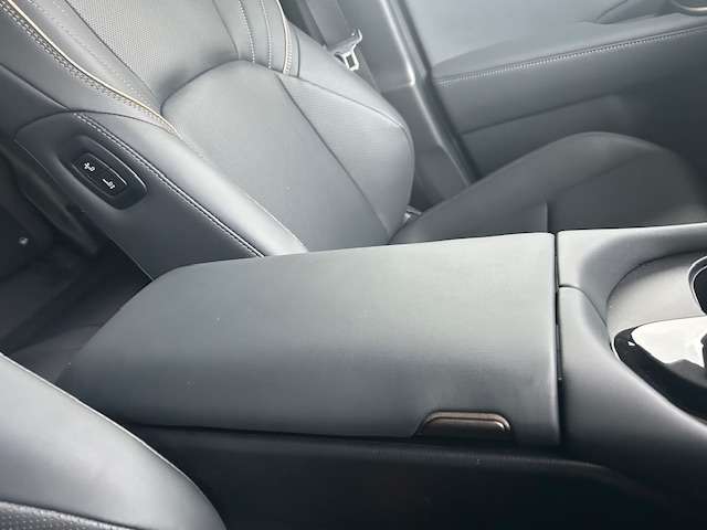 トヨタ クラウン　スポーツ　ハイブリッド ２．５ Ｚ Ｅ－ＦＯＵＲ ４ＷＤ R5年 (東海) 99