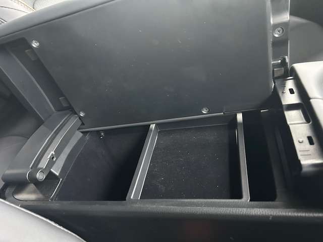 トヨタ クラウン　スポーツ　ハイブリッド ２．５ Ｚ Ｅ－ＦＯＵＲ ４ＷＤ R5年 (東海) 99