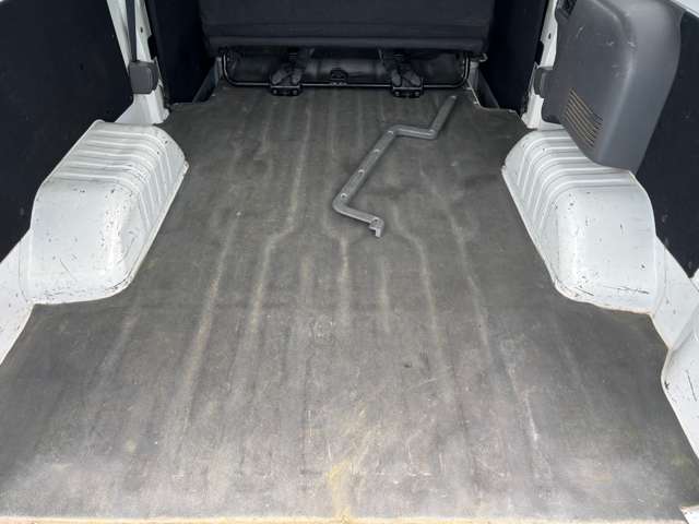 日産 ＮＶ３５０キャラバン ２．５ ＤＸ ロングボディ ディーゼルターボ ４ＷＤ R3年 (九州・沖縄) 99