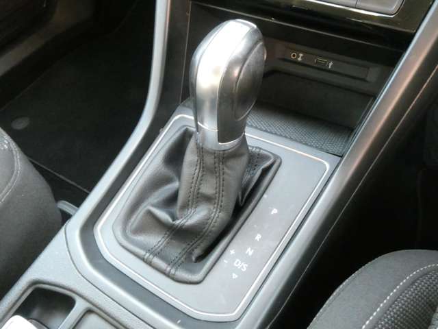 フォルクスワーゲン ゴルフトゥーラン ＴＳＩ　コンフォートライン H28年 (関東) 99