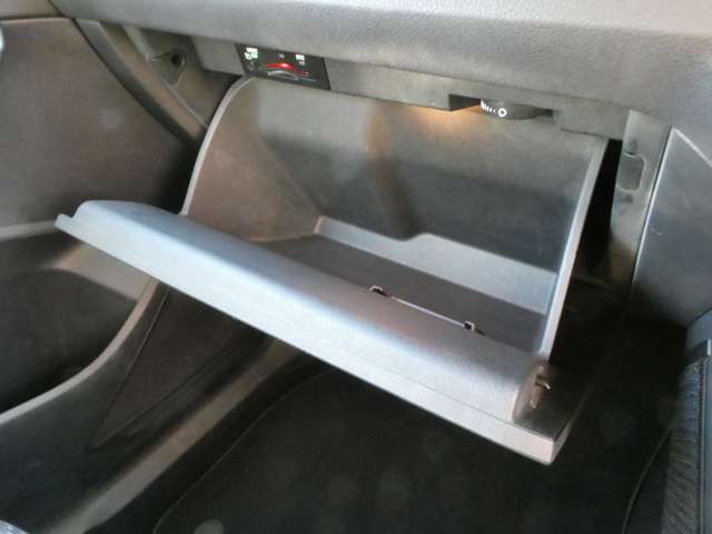 フォルクスワーゲン ゴルフトゥーラン ＴＳＩ　コンフォートライン H28年 (関東) 99