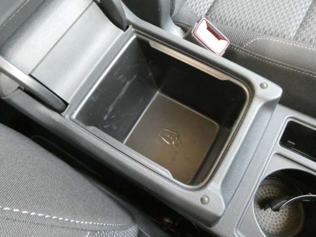 フォルクスワーゲン ゴルフトゥーラン ＴＳＩ　コンフォートライン H28年 (関東) 99