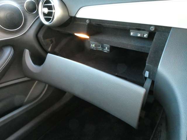 メルセデスベンツ Ｃクラスカブリオレ Ｃ１８０ スポーツ レザーエクスクルーシブパッケージ R1年 (関東) 99