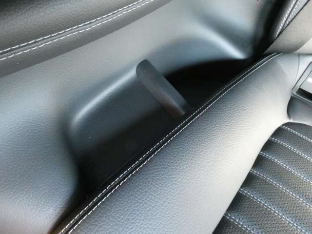 メルセデスベンツ Ｃクラスカブリオレ Ｃ１８０ スポーツ レザーエクスクルーシブパッケージ R1年 (関東) 99