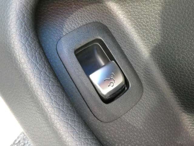 メルセデスベンツ Ｃクラスカブリオレ Ｃ１８０ スポーツ レザーエクスクルーシブパッケージ R1年 (関東) 99