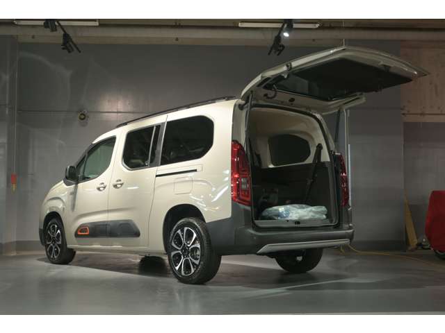 シトロエン ベルランゴ ＰＵＲＥＴＥＣＨ１３０ Ｓ＆Ｓ ＥＡＴ８ ＸＴＲ R6年 (関東) 99