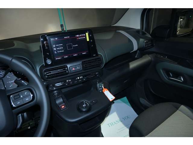 シトロエン ベルランゴ ＰＵＲＥＴＥＣＨ１３０ Ｓ＆Ｓ ＥＡＴ８ ＸＴＲ R6年 (関東) 99