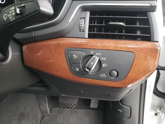 アウディ Ａ４ ３５ ＴＤＩ アドバンスト ディーゼルターボ R3年 (東北) 99