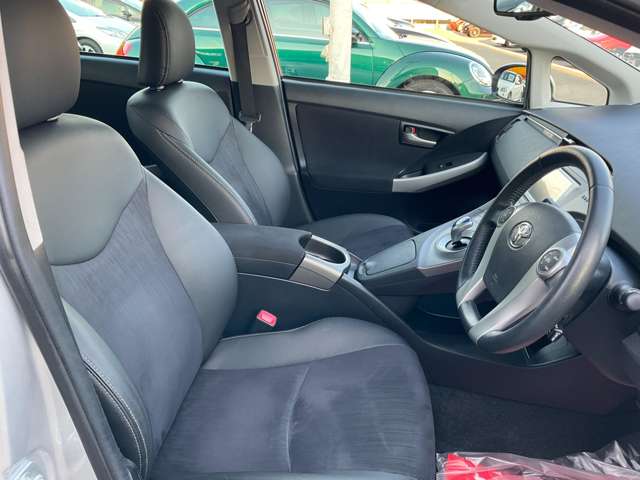 トヨタ プリウス １．８ Ｇ H25年 (東北) 99