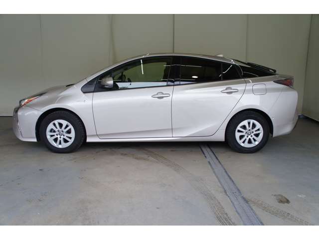 トヨタ プリウス １．８ Ｓ セーフティ プラス Ｅ－ＦＯＵＲ ４ＷＤ H29年 (東北) 99