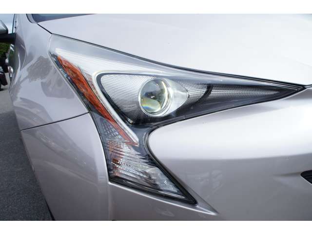 トヨタ プリウス １．８ Ｓ セーフティ プラス Ｅ－ＦＯＵＲ ４ＷＤ H29年 (東北) 99