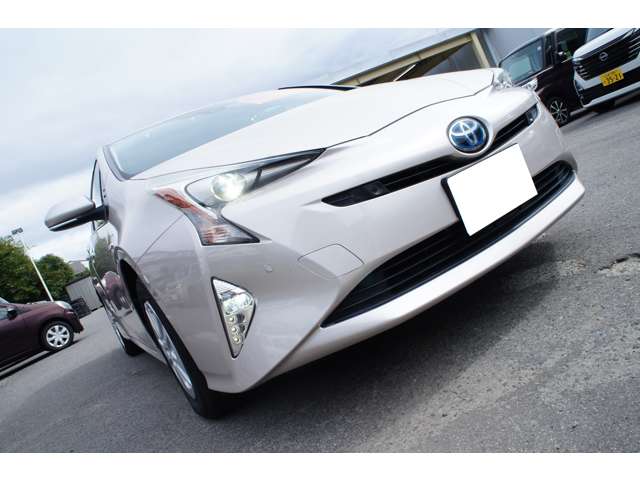 トヨタ プリウス １．８ Ｓ セーフティ プラス Ｅ－ＦＯＵＲ ４ＷＤ H29年 (東北) 99