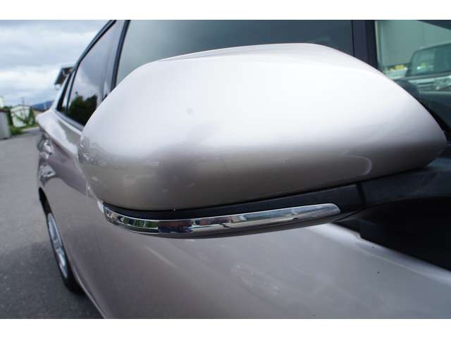 トヨタ プリウス １．８ Ｓ セーフティ プラス Ｅ－ＦＯＵＲ ４ＷＤ H29年 (東北) 99