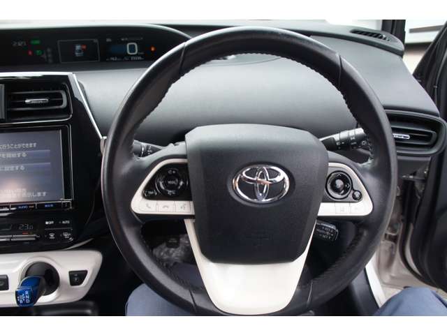 トヨタ プリウス １．８ Ｓ セーフティ プラス Ｅ－ＦＯＵＲ ４ＷＤ H29年 (東北) 99