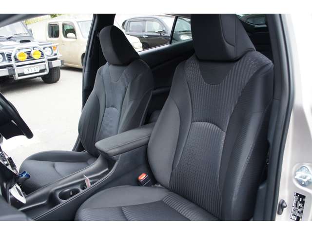 トヨタ プリウス １．８ Ｓ セーフティ プラス Ｅ－ＦＯＵＲ ４ＷＤ H29年 (東北) 99