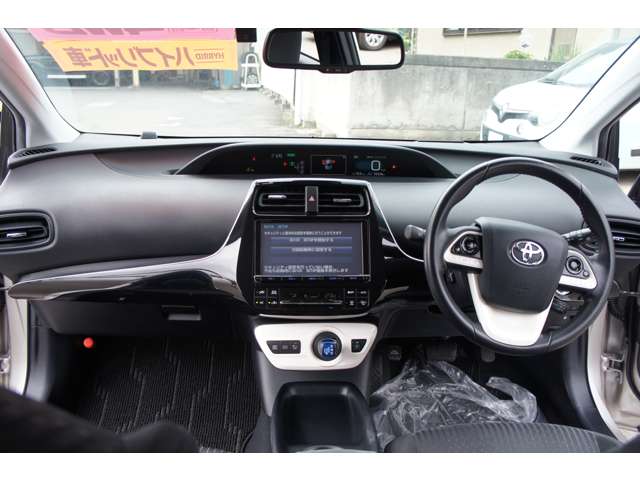 トヨタ プリウス １．８ Ｓ セーフティ プラス Ｅ－ＦＯＵＲ ４ＷＤ H29年 (東北) 99