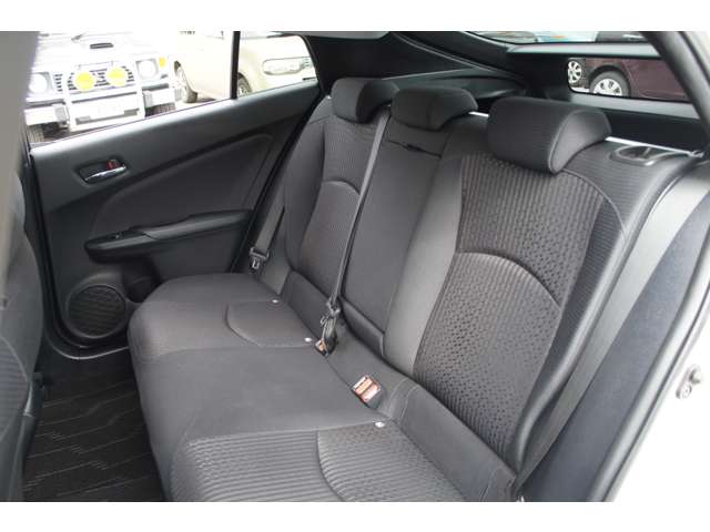 トヨタ プリウス １．８ Ｓ セーフティ プラス Ｅ－ＦＯＵＲ ４ＷＤ H29年 (東北) 99