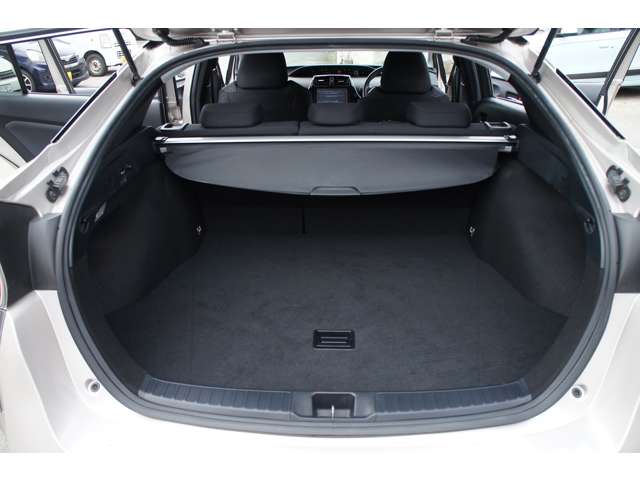 トヨタ プリウス １．８ Ｓ セーフティ プラス Ｅ－ＦＯＵＲ ４ＷＤ H29年 (東北) 99