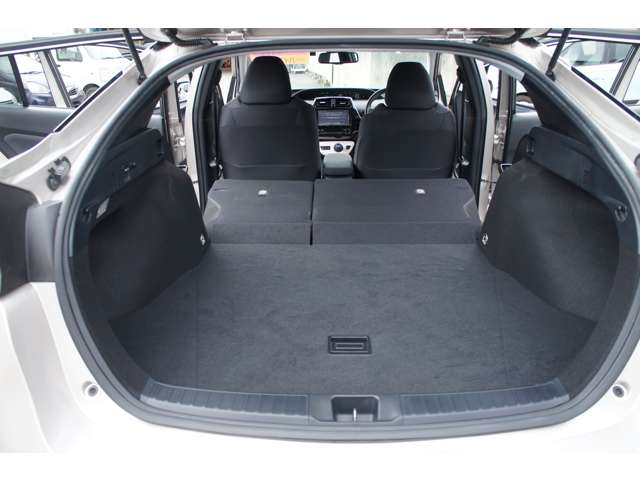 トヨタ プリウス １．８ Ｓ セーフティ プラス Ｅ－ＦＯＵＲ ４ＷＤ H29年 (東北) 99