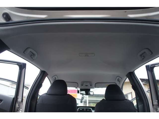 トヨタ プリウス １．８ Ｓ セーフティ プラス Ｅ－ＦＯＵＲ ４ＷＤ H29年 (東北) 99